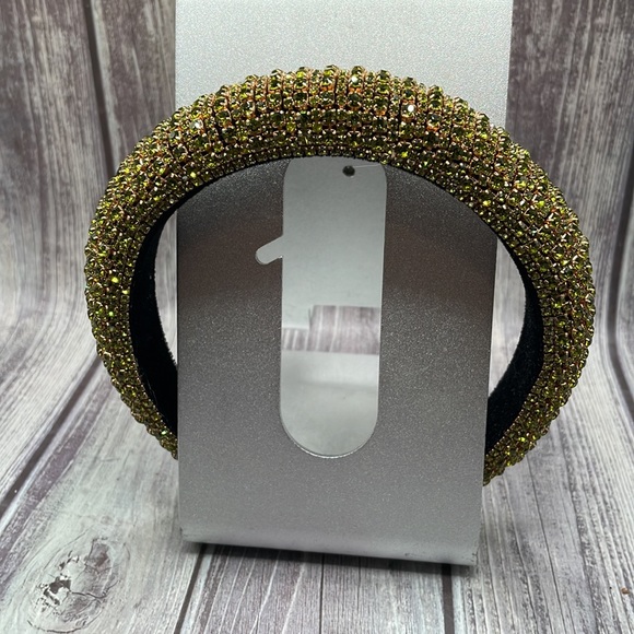 Gorgeous Headband…!Perfect for the holidays! - Picture 1 of 5